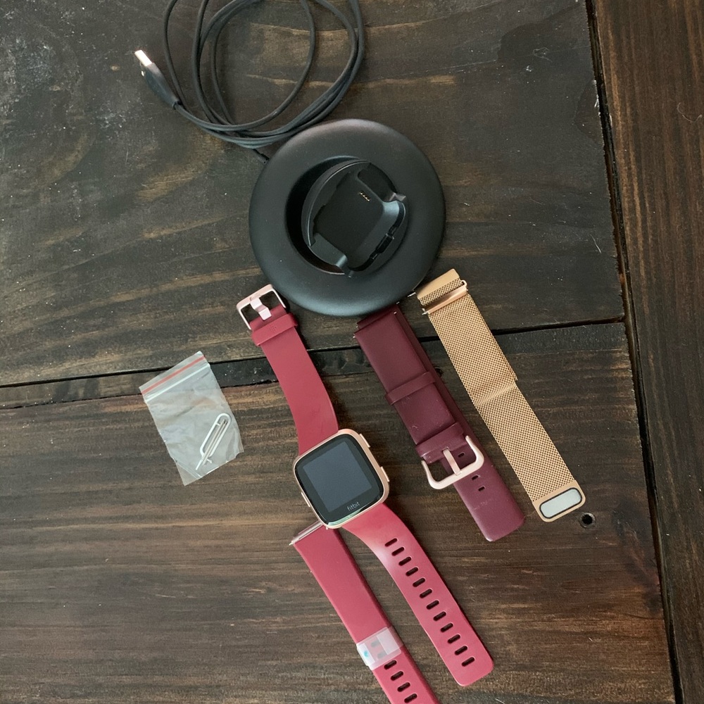 Fitbit Versa Smartwatch with Charger and Bands